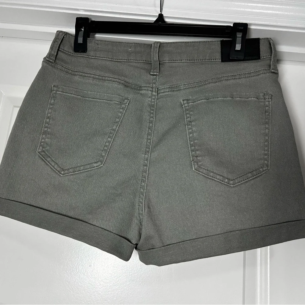 BCBG Gray‎ Pleated Trouser Shorts
